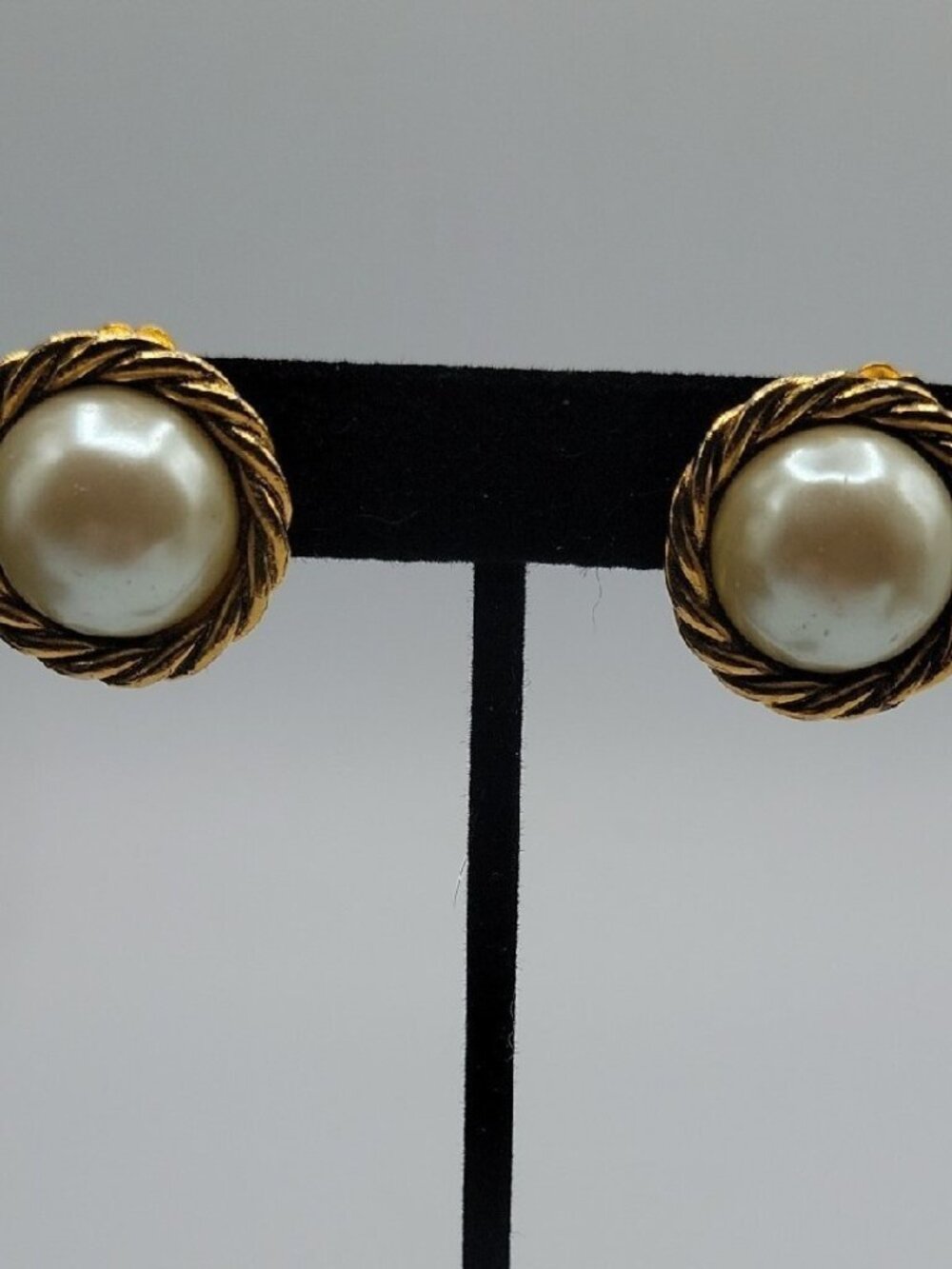 Vintage Carol Lee Faux Pearl Clip On Earrings Gold Tone Metal 1970s Clip Ons